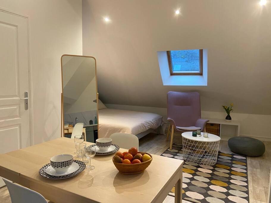 Ferienwohnung Cocon Au Calme En Hyper Centre Château-Renault Exterior foto